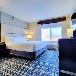 King Room Mobility Access or Roll Shower Non-Smoking